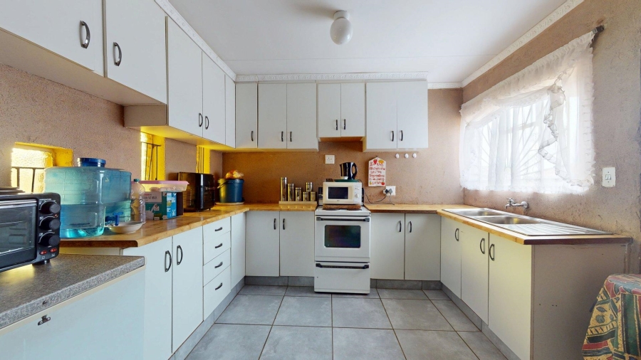 4 Bedroom Property for Sale in Promosa North West